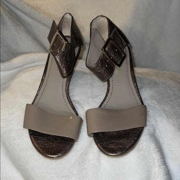 Nine West Tan Wedges w/Patent Leather Accents - Picture 1 of 10